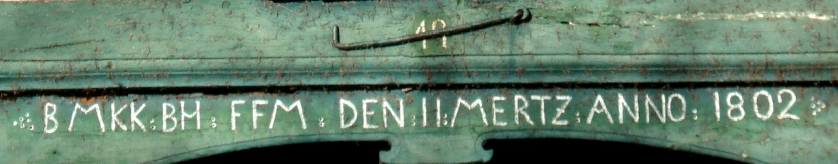 Ein Bild, das Text, Handschrift, draußen, Gewölbe enthält.

Automatisch generierte Beschreibung